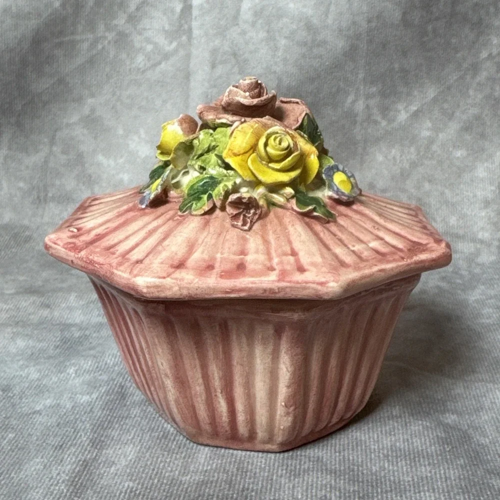 VINTAGE Capodimonte Cupcake Trinket Box Ring Dish Italy Pink Floral topper VGUC!